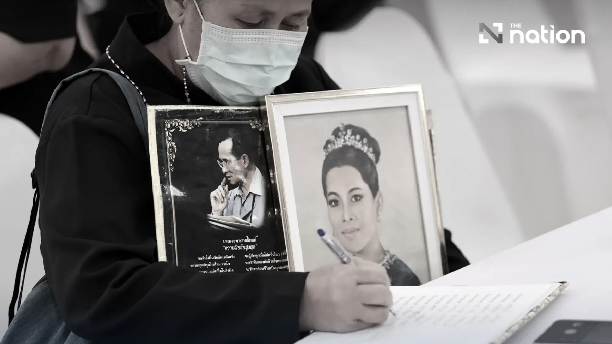 Ribuan Warga Thailand Kumpul Berikan Penghormatan Terakhir untuk Ratu Sirikit